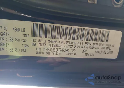2019 Jeep Compass Latitude 4X4 z USA, uszkodzony, nr VIN 3C4NJDBB3KT742326